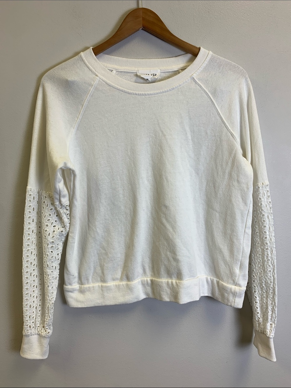 Olive & Oak Off-White Ribbed Crewneck Sweatshirt